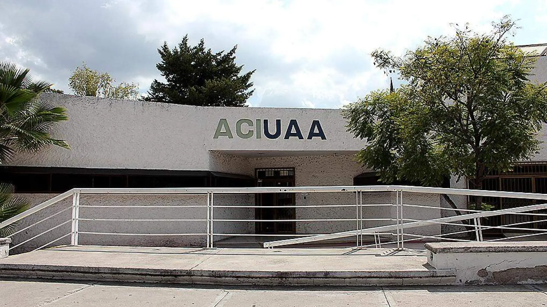 Fachada del edificio de ACIUAA